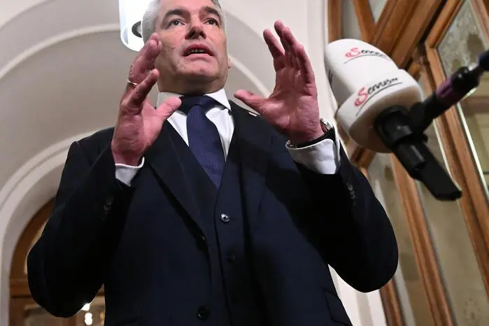 Zum Verhängnis wurde ihm, dass er weder das gegen FPÖ-Chef Herbert Kickl ausgerufene Duell noch die Koalitionsverhandlungen mit SPÖ und NEOS gewinnen konnte.