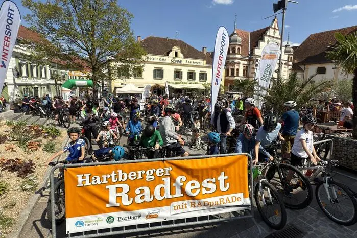 Die „Banana Crew“ lieferte auf ihren Mountainbikes eine spektakuläre Freestyle Jump-Action. Mit den „Ananas Boys“ war auch die Nachwuchsmannschaft vertreten, um Kunststücke und Tricks auf „Trial-Rädern“ vorzuführen. Weiters lockte ein Geschicklichkeitsfahren mit dem TSV Bike Total Hartberg. 