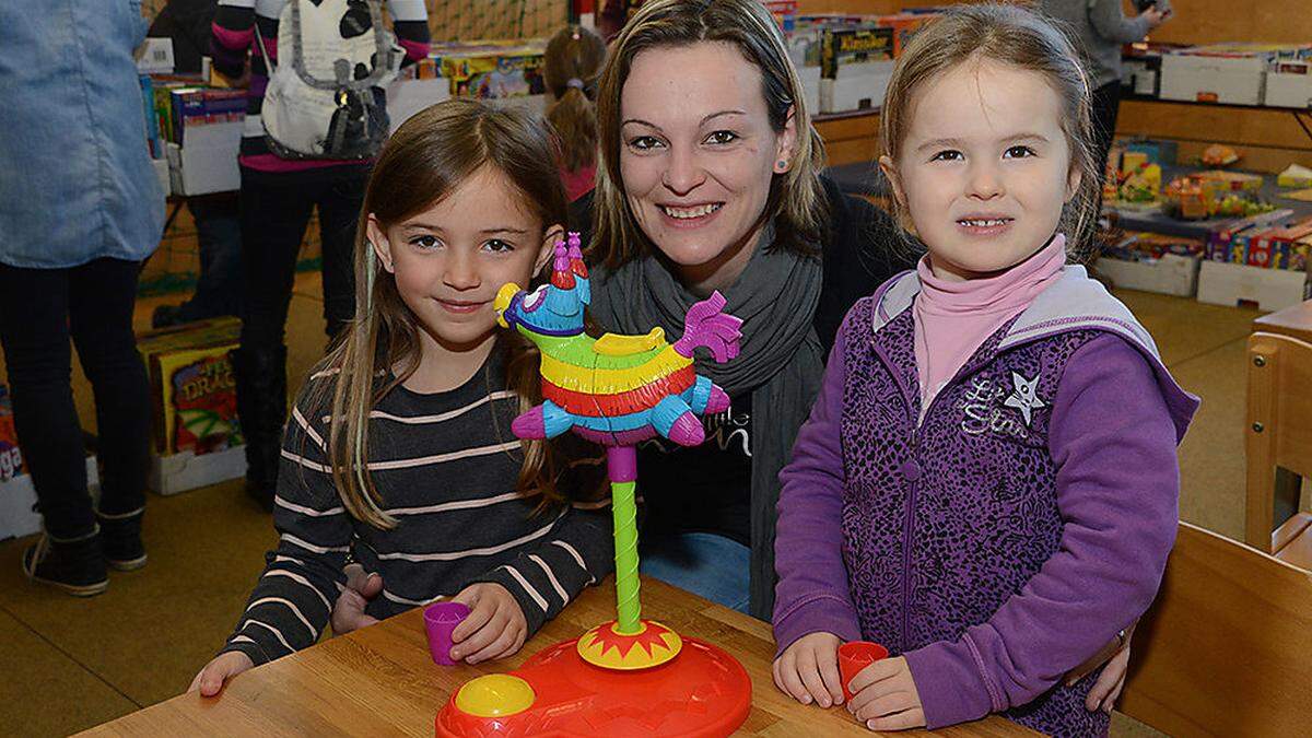 Katharina und Andrea Leitner sowie Sarah Felfernig beim Kinder- und Jugendtag in Rosegg