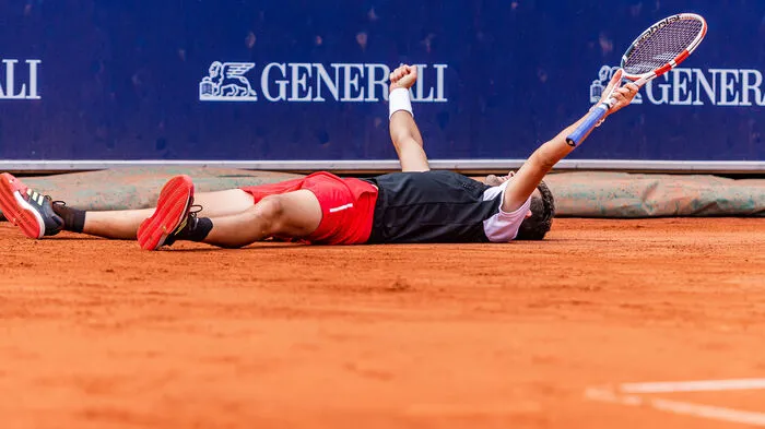 Es ist geschafft! Dominic Thiem triumphiert als erster Österreicher seit Thomas Muster 1993 in Kitzbühel