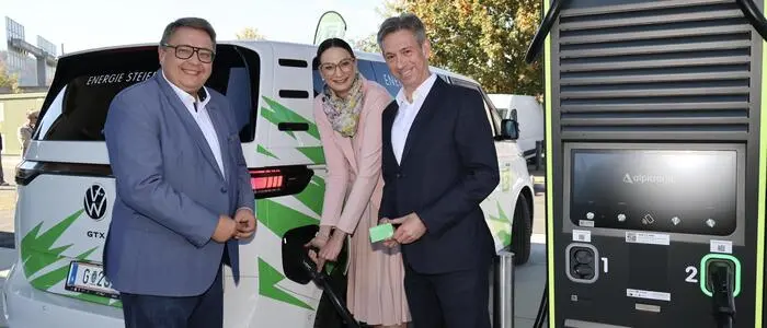 Martin Graf, Vorstand der Energie Steiermark, Bürgermeisterin Nicole Sunitsch und Werner Ressi, ebenfalls Vorstand der Energie Steiermark