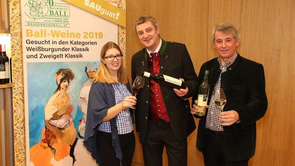 Zweigelt-Siegerin Lisa Domittner mit Franz Tonner und Werner Luttenberger