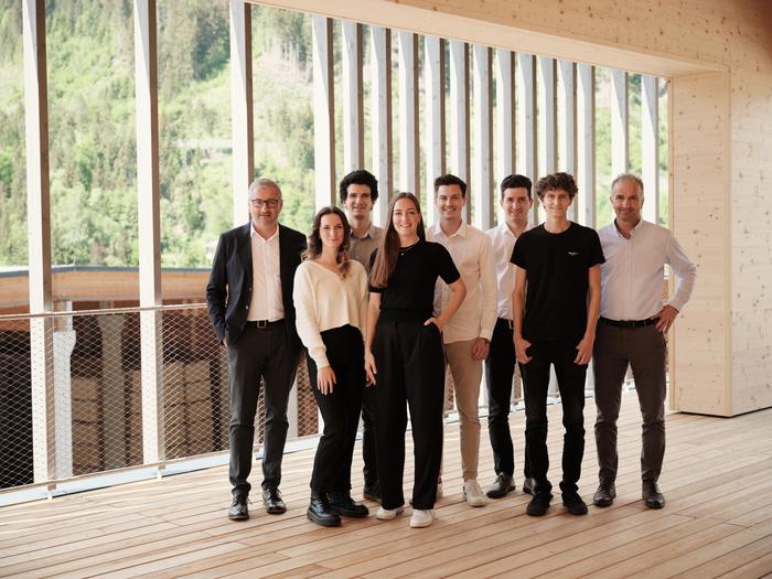 Die dritte und vierte Generation der Unternehmerfamilie Theurl: Stefan, Lisa, Roland, Theresa, Daniel, Gerald, Nico, Hannes