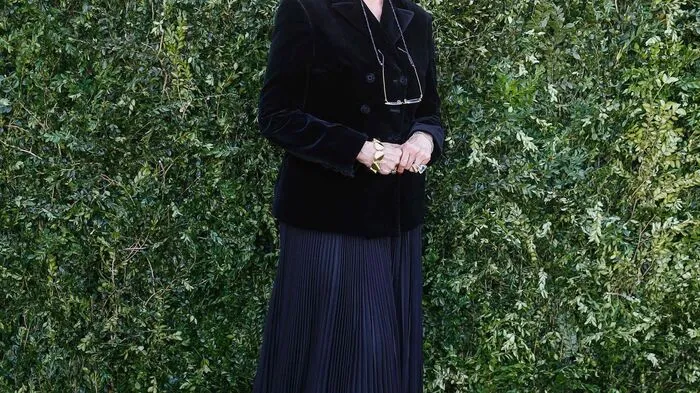 Wenn das Modehaus Dior seine neue Kollektion vorstellt, dann wollen alle dabei sein, auch die Stars. Zu einem Foto-Shooting tauchten jede Menge berühmte Gesichter auf. Im Bild: Bianca Jagger