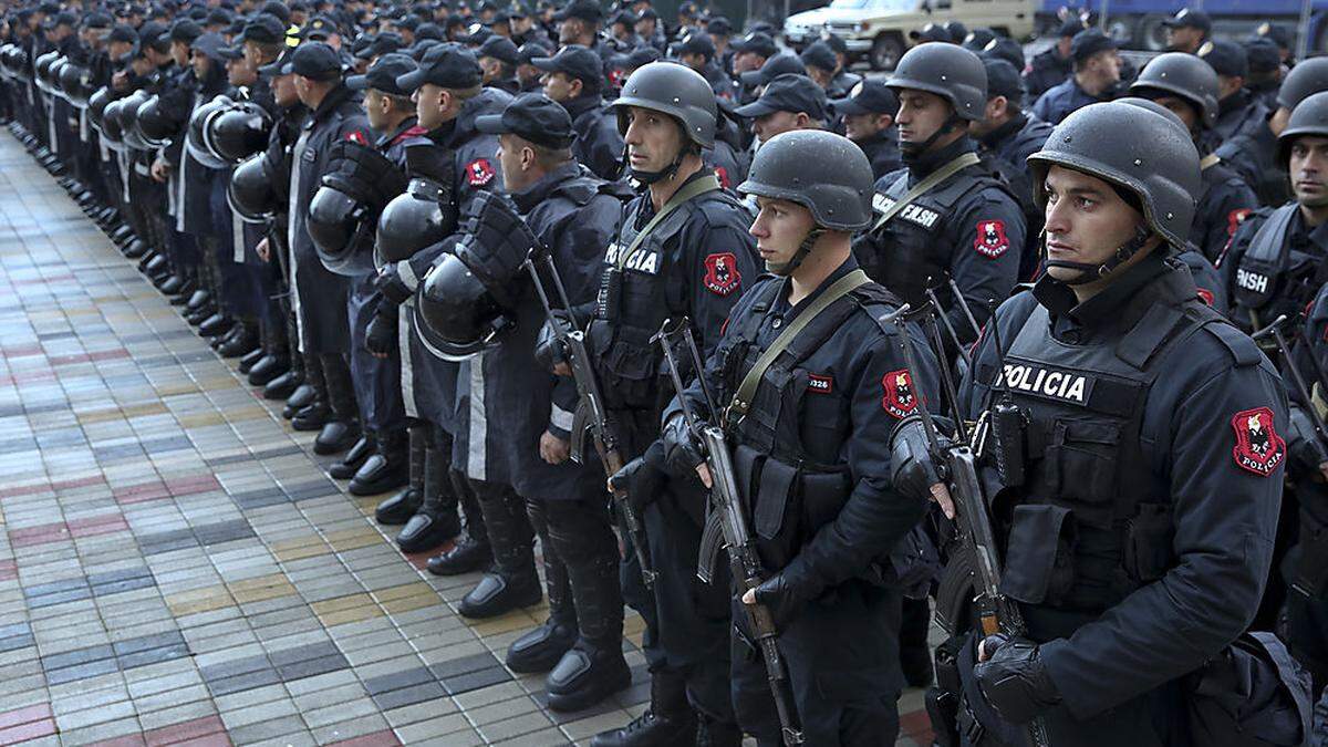 Wegen der Terrorgefahr gab es rund um das Stadion massive Polizeipräsenz