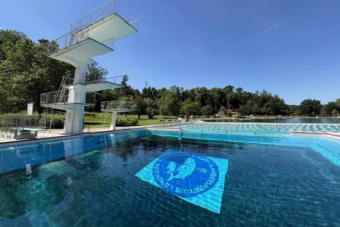 Am „Fürstenfelder Strand“ mit 23.000 Quadratmeter Wasser- und 100.000 Quadratmeter Grün- und Erholungsfläche erfolgte die perfekte Vorbereitung für den Badesommer in gewohnt bewährter Weise vom Team des Freibades rund um Leiter Andreas Rindler und Stellvertreter Marco Jagerhofer.