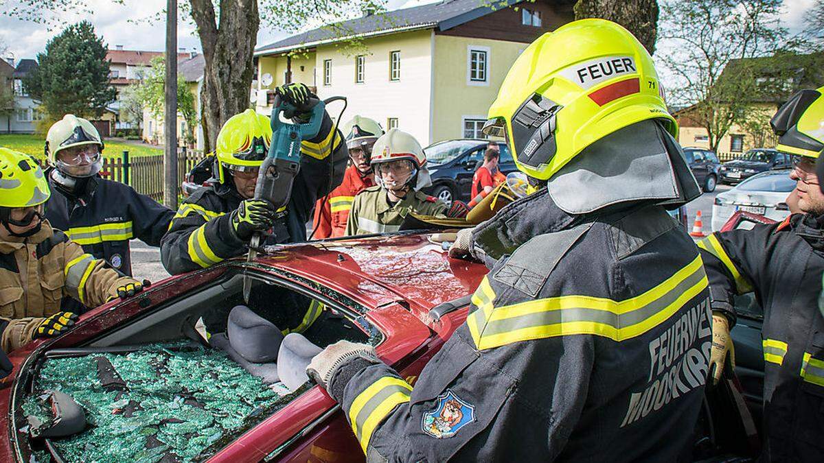 Auch für Übungen fallen Tausende freiwillig geleistete Stunden an