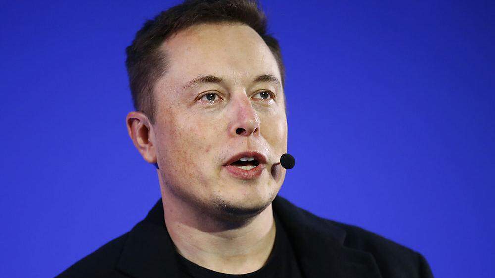 Tesla-Chef Elon Musk erklärte es sei &quot;ein Fehler gewesen&quot;, bei der Model-3-Fertigung auf exzessive Automatisierung zu setzen