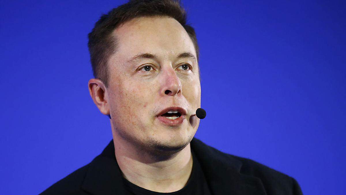 Tesla-Chef Elon Musk erklärte es sei &quot;ein Fehler gewesen&quot;, bei der Model-3-Fertigung auf exzessive Automatisierung zu setzen