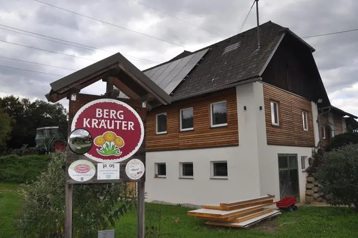 18 bis 20 Tonnen Kräuter erntet Simon Quendler aus St Andrä pro Jahr, jetzt züchtet er auch „Microgreens“ für die Top-Gastronomie