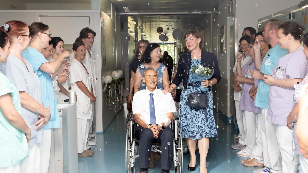 Ein emotionaler Moment für Braut, Bräutigam und die Mitarbeiter der Station A im Klinikum Klagenfurt