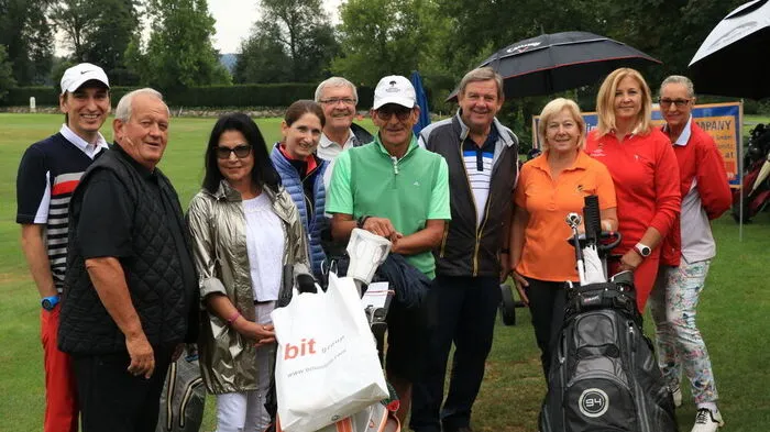 Ewald Eckl, bit social- Obmann (1. v. links), Gitti und Stephan Sticher, (4. u. 6. von links), Werner Breithuber (2. v. links)  sowie Waltraud Pertzl (1. v. rechts) 
