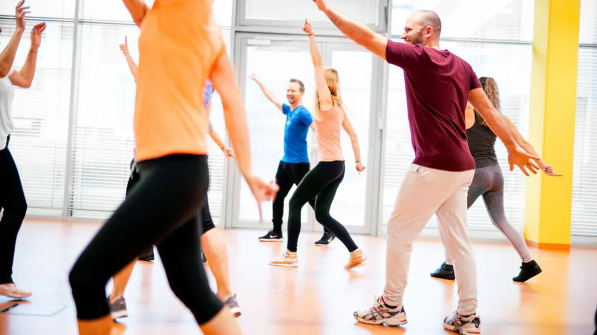 Getanzt werden soll in der Tanzschule im Unterricht ohne Partner