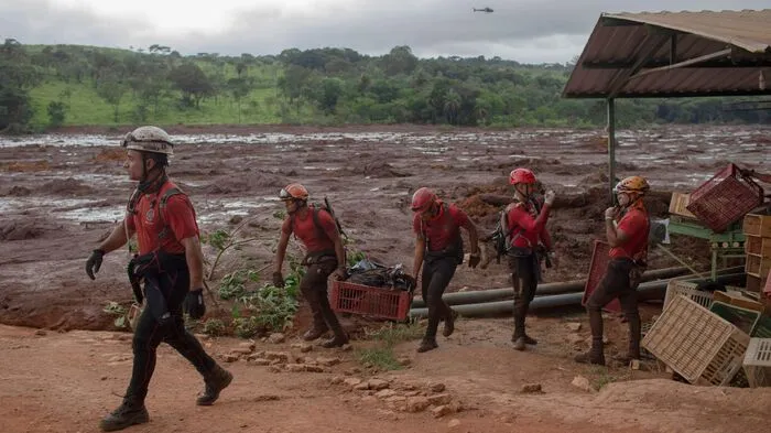 Dutzende Tote, Hunderte Vermisste. Nach dem Dammbruch an einer Erzmine in Brasilien suchen Helfer noch immer nach Überlebenden.