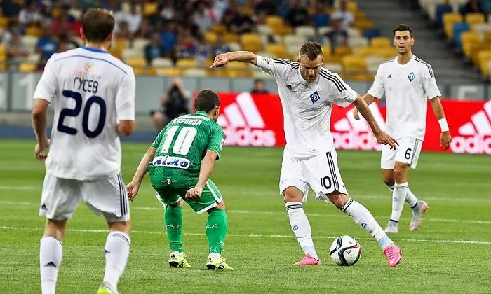 Aleksandar Dragovic (rechts) spielte mit Andrij Jarmolenko (2. von rechts) bei Dynamo Kiew zusammen