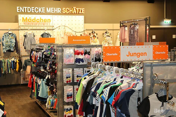 Auch in der Kinderabteilung sind Luxusmarken vorrätig.
