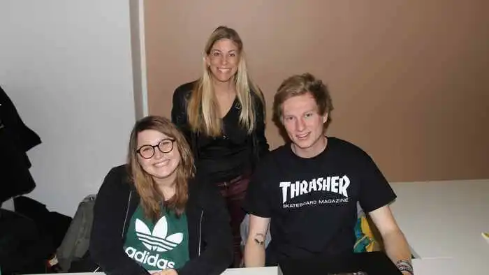 Die tanzfreudigen Besucher wurden beim Eingang herzlich empfangen.