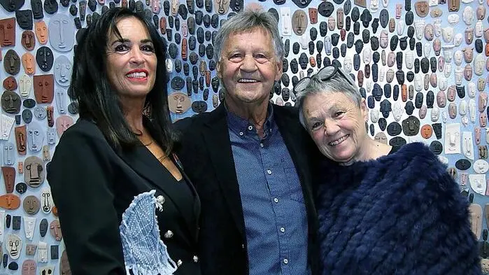 Die neue Ausstellung „Zeitreisende“ im Kunsthaus Köflach präsentiert das Schaffen von drei Künstlern: Monika Barwig, Elisabeth Raunig und Hans Giegerl.