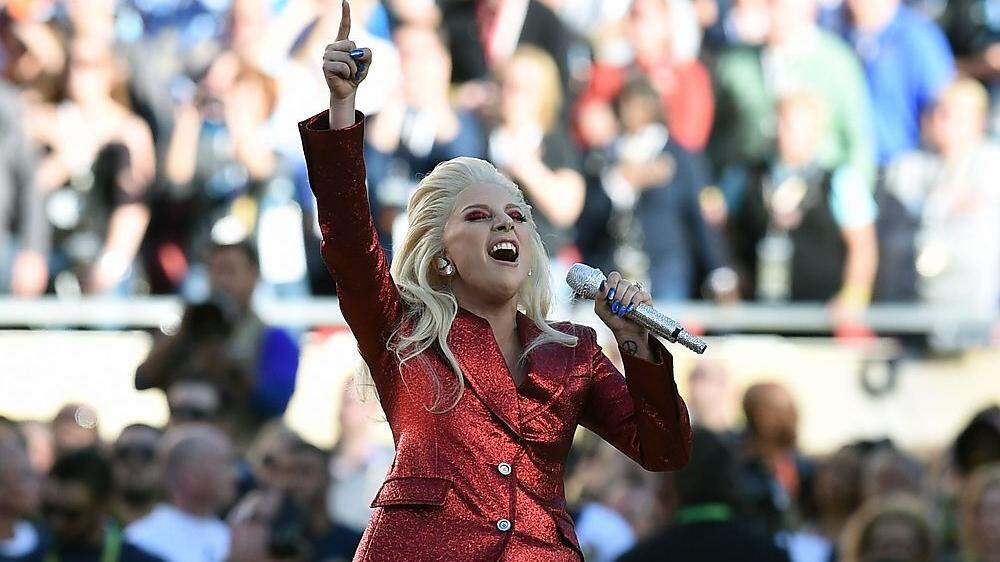 Lady Gaga sang schon 1016 beim Finale des Super Bowls die Hymne