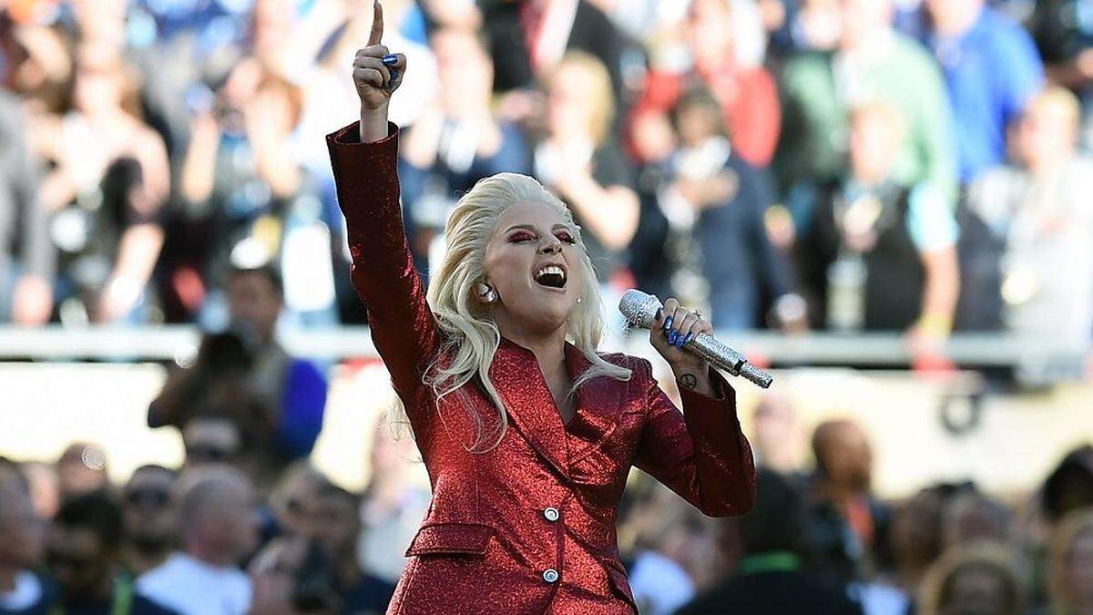 Lady Gaga sang schon 1016 beim Finale des Super Bowls die Hymne