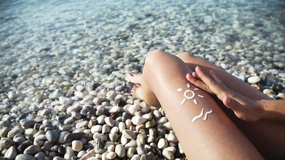Wer zu lange in der Sonne bleibt, erhöht sein Hautkrebsrisiko.