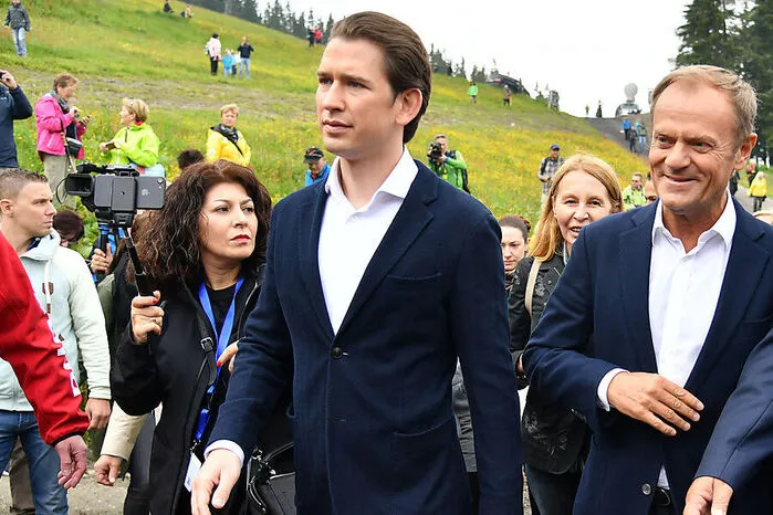 Unspektakulär geht den Sommer auch der Kanzler - hier auf dem Bild bei der EU-Ratspräsidentschafts-Übergabe in Schladming - an. Sebastian Kurz (ÖVP) fährt im August eine Woche nach Kroatien. Sollte es sich ausgehen, will der VP-Chef auch noch über ein verlängertes Wochenende Österreich-Urlaub am Berg oder See machen.