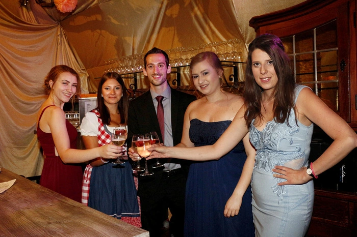 ...feierten die zahlreichen Gäste eine rauschende Ballnacht.