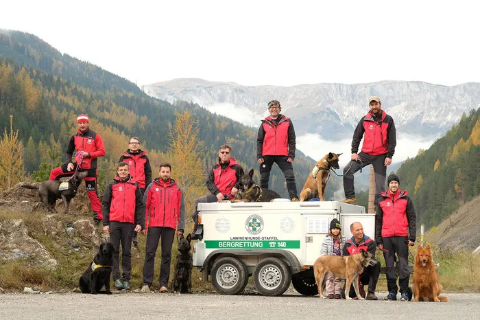 Klicken Sie sich durch die Bilder der Suchhunde-Übung am Kreischberg!