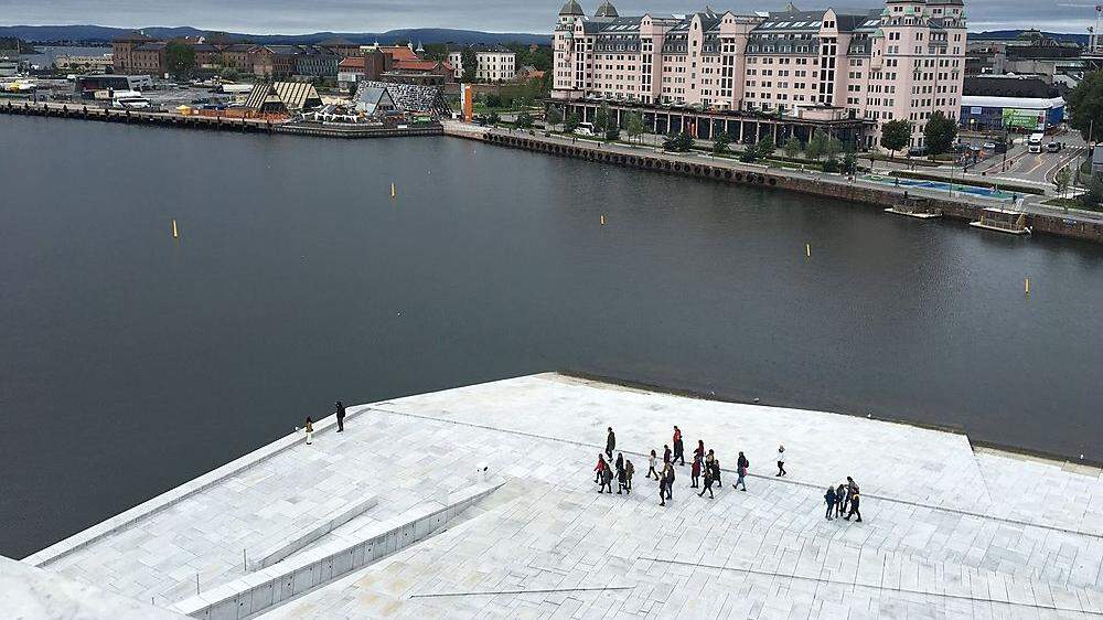 Tolle Ausblick vom Opernhaus in Oslo, einem architektonischen Meisterwerk 