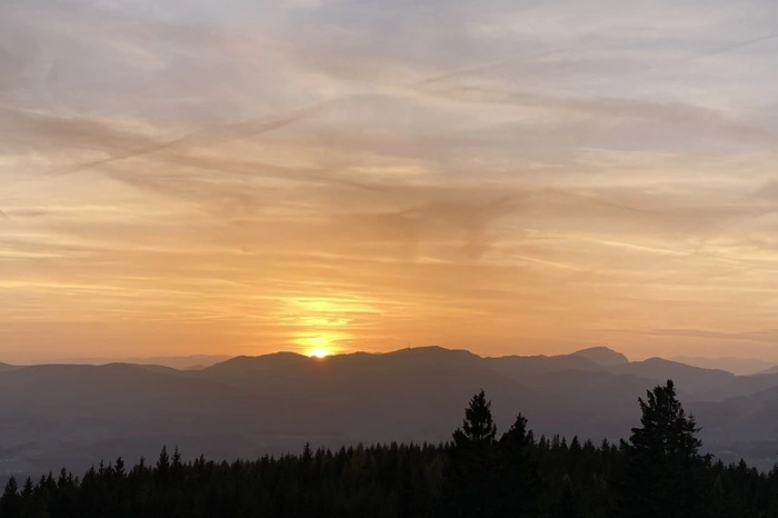 Sonnenuntergang auf der "Wildwiese" in Miesenbach bei Birkfeld.