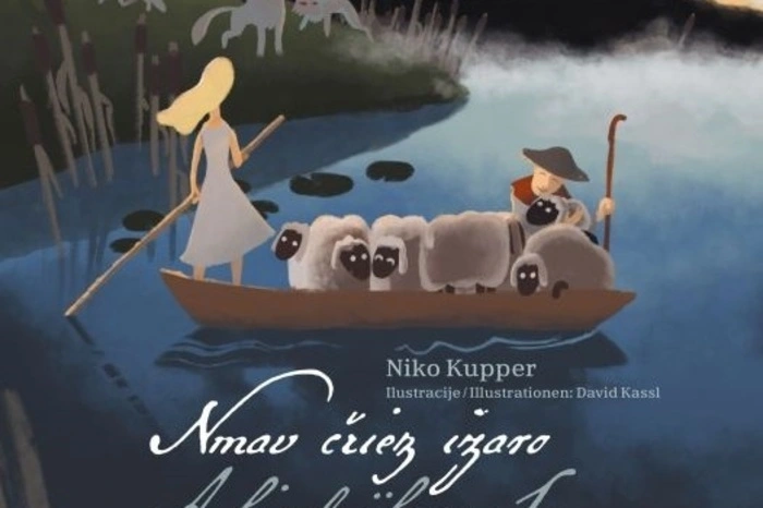 "A bissl übern See/Nmav čriez izaro" ist der Titel eines slowenischen Liedes und erzählt als Kinderbuch die Geschichte dieses Liedes, das zur heimlichen Hymne der Kärntner Slowenen wurde und von zahlreichen Chören gesungen wird. Im Buchhandel erhältlich. Niko Kupper, mit Illustrationen von David Kassl. A bissl übern See/Nmav čriez izaro. Zweisprachig. Mohorjeva Hermagoras, 46 Seiten, 23.90 Euro.