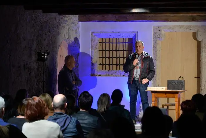 Der in Osttirol geborene Schriftsteller rief vor neun Jahren gemeinsam mit Markus Hatzer das Krimifest Tirol ins Leben.  