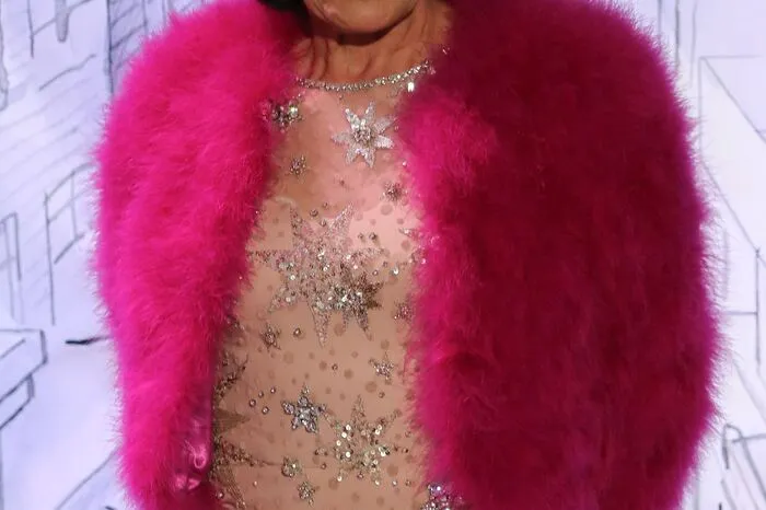 Und Shirley Bassey kommt für den langjährigen Partner des Life Balls, der amfAR (The American Foundation für AIDS Research). "Die Ikone und einzigartige Künstlerin Dame Shirley Bassey bei diesem besonderen Life Ball begrüßen zu dürfen, ist wie ein einzigartiges Geburtstagsgeschenk und eine große Auszeichnung für 25 Jahre Kampf gegen HIV und Aids", so Veranstalter Keszler.