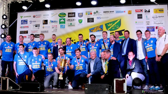 „Volleyball ist der erfolgreichste Sport in Kärnten und der SK Posojilnica Aich/Dob ist ein wichtiger Repräsentant dieser Sportart“, sagte Landeshauptmann Peter Kaiser bei der Meisterfeier.