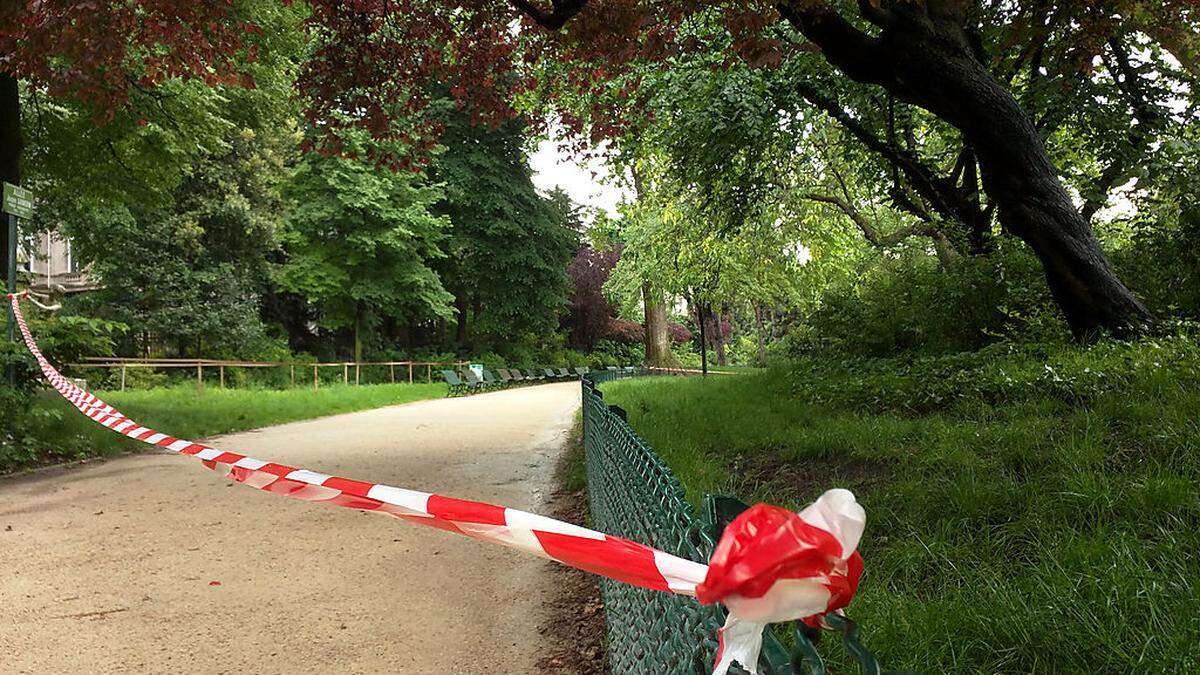 Der Park Monceau nach dem Blitzschlag