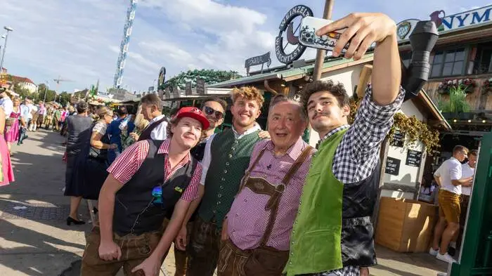 Selfies mit Richard Lugner waren sehr gefragt.