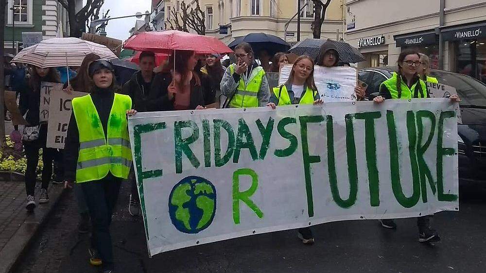 Schüler demonstrierten heute erneut gegen den Klimawandel.
