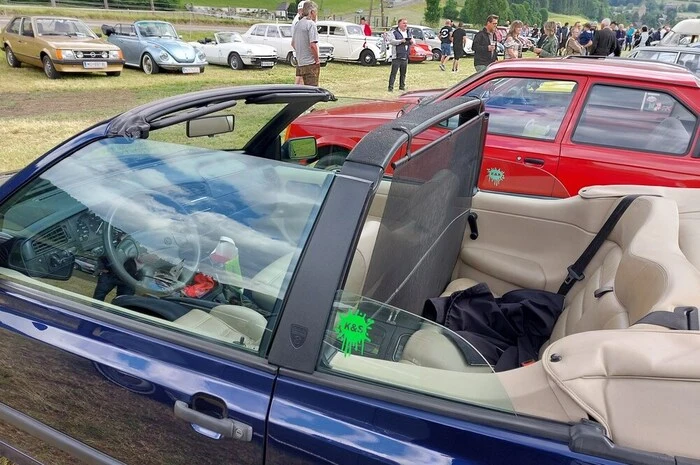 Für viele der Besucher wurden auch Erinnerungen geweckt, einst mit diesen Fahrzeugen gefahren zu sein: "Der 15 PS Steyr Traktor war unser erster Traktor am Hof", schilderte ein Landwirt aus der Umgebung, "wir haben das Mähwerk im Frühjahr angebaut und im Herbst wieder abgenommen."