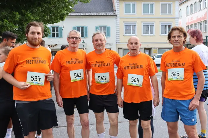 Etwa 600 Teilnehmer begaben sich für den guten Zweck auf die 5000 Meter lange Strecke und bewiesen ihre sportliche und karitative Einstellung beim Jubiläumslauf.