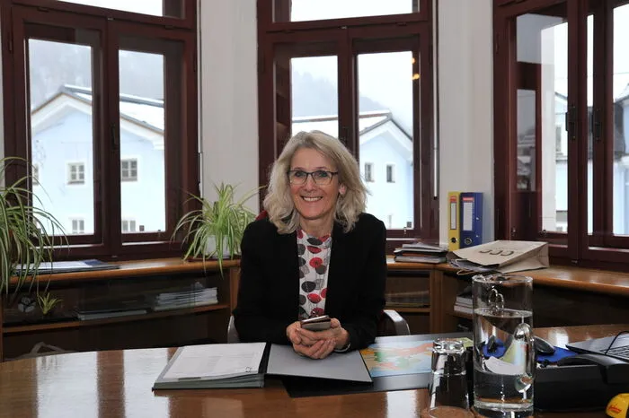 Roswitha Glashüttner im Büro der Bürgermeisterin