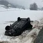 Der Pkw kam auf dem Dach zu liegen