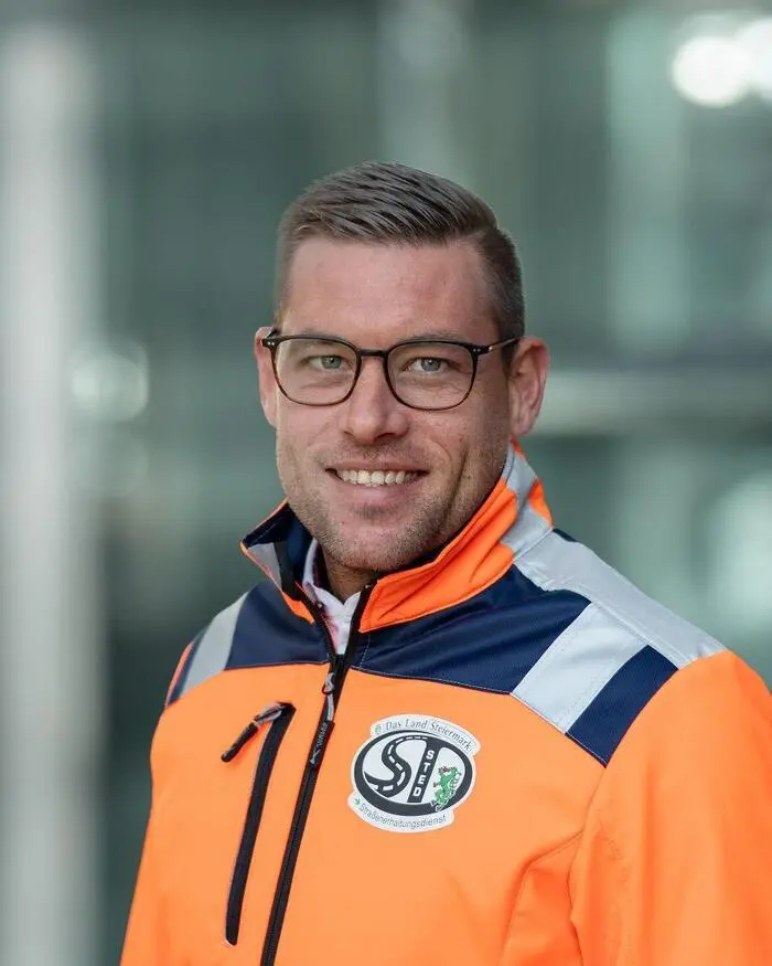Jürgen Pojer, Regionalleiter des Straßenerhaltungsdienstes Leibnitz, klärt auf, was geplant ist