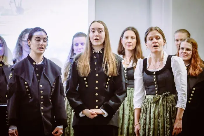 Das Programm umfasste bergmännische Lieder sowie Adventlieder in mehreren Sprachen. 
