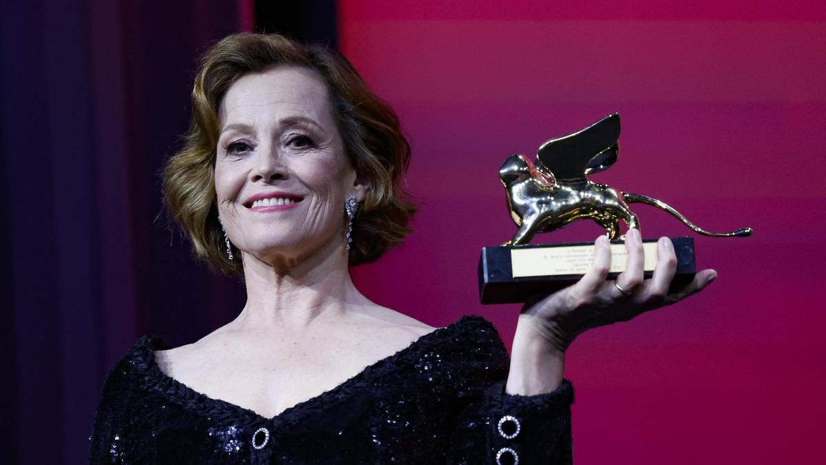 Sigourney Weaver mit ihrem „Leone d‘Oro“