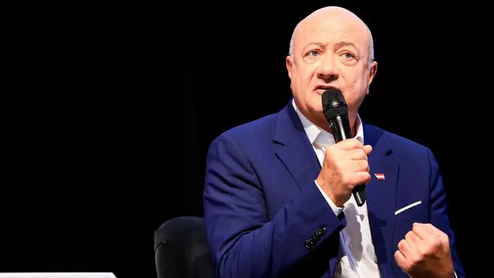 Redete sich beim Bürgergespräch in die Bredouille: Kanzler Stocker, ÖVP
