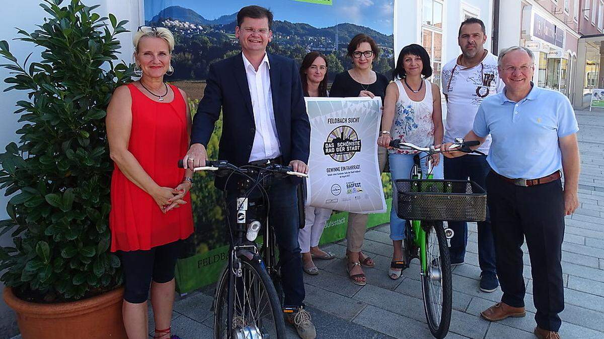 Auch die Vertreter der Stadtgemeinde und des Tourismusverbandes Feldbach schwingen sich aufs Rad