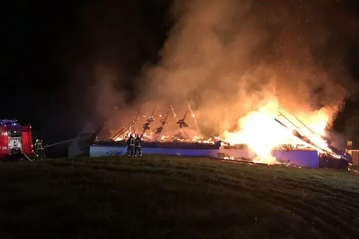 Die Feuerwehr Pöllau war mit 53 Mann im Einsatz.