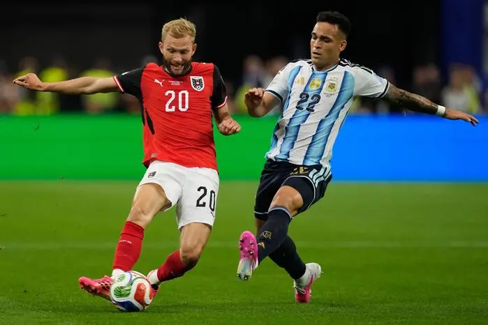Konrad Laimer (3): Der Bayern-Star rückte wieder in die Defensive und marschierte zunächst als Links-, dann als Rechtsverteidiger auf und ab. In der Offensive allerdings etwas zu schlampig.