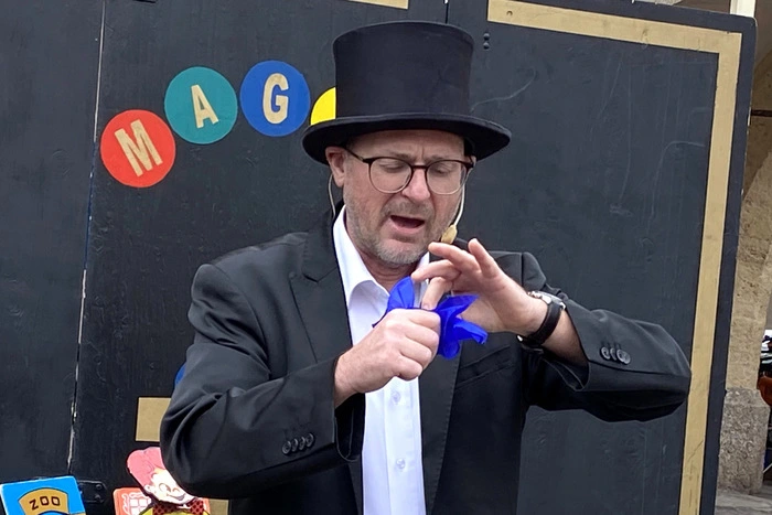 Magic Zuze verzauberte die Kinder.