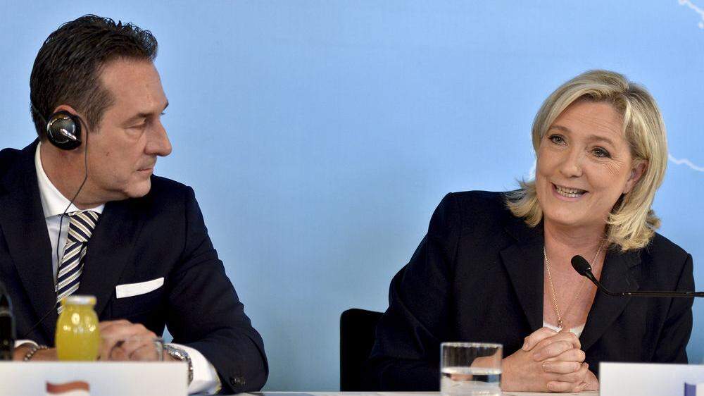 Heinz-Christian Strache und Marine Le Pen im vergangenen Jahr bei einer Pressekonferenz